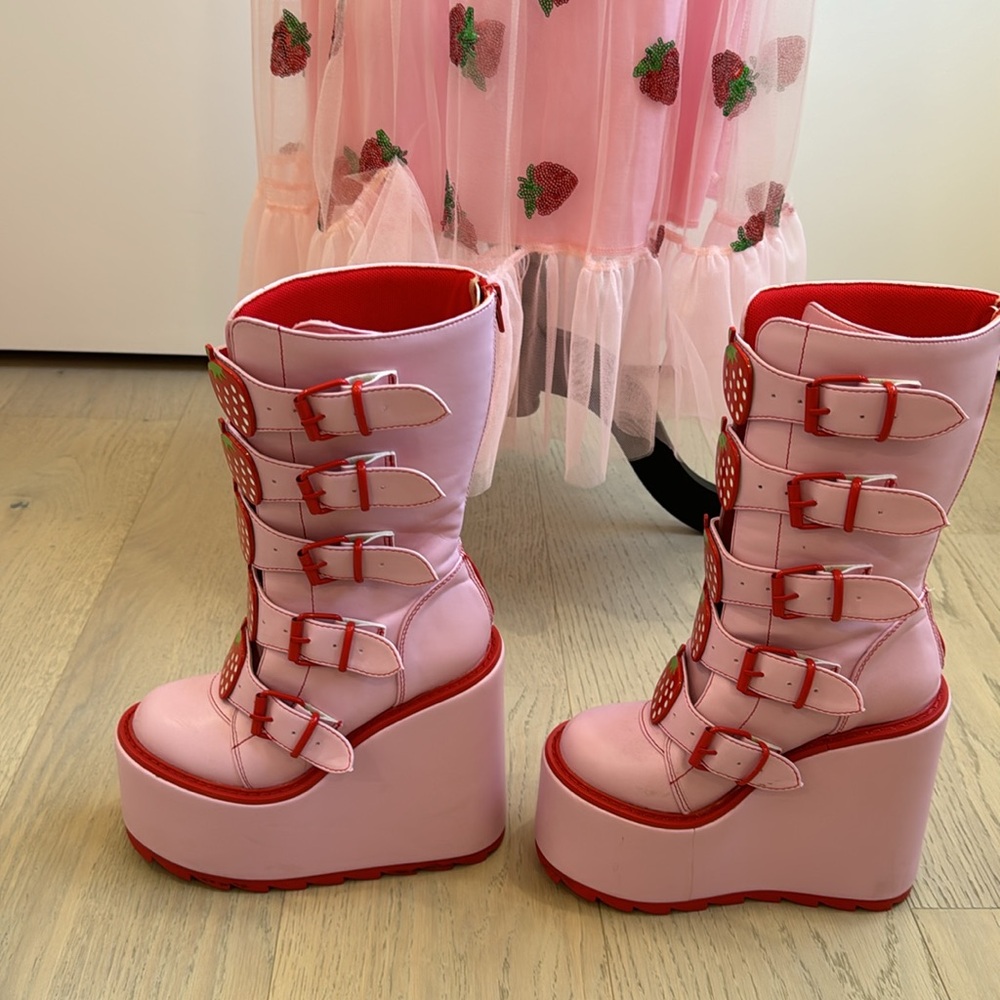 YRU Pink Strawberry Festival Platform Boots - Picture 4 of 7